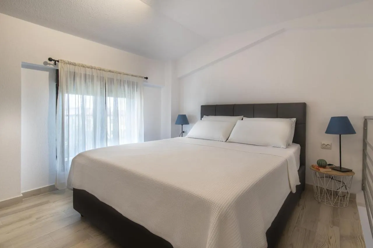 מלון דירות ניקיטי Varka Rooms